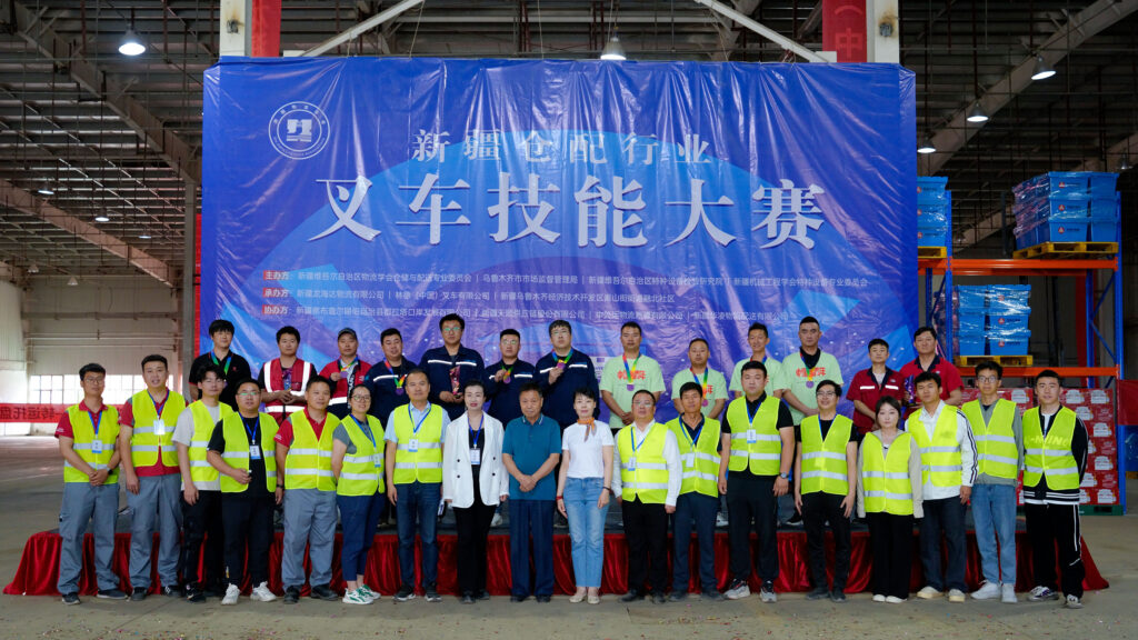 2024年新疆仓配行业叉车技能巅峰对决： 安全与效率并重，工匠精神闪耀赛场