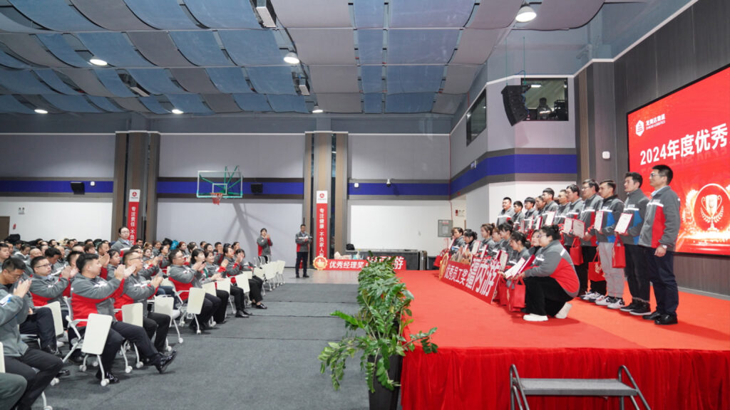 维多利亚老品牌vic物流2024年度表彰大会